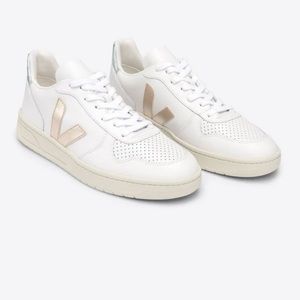 Veja V10 Metallic Low top Sneaker size 6